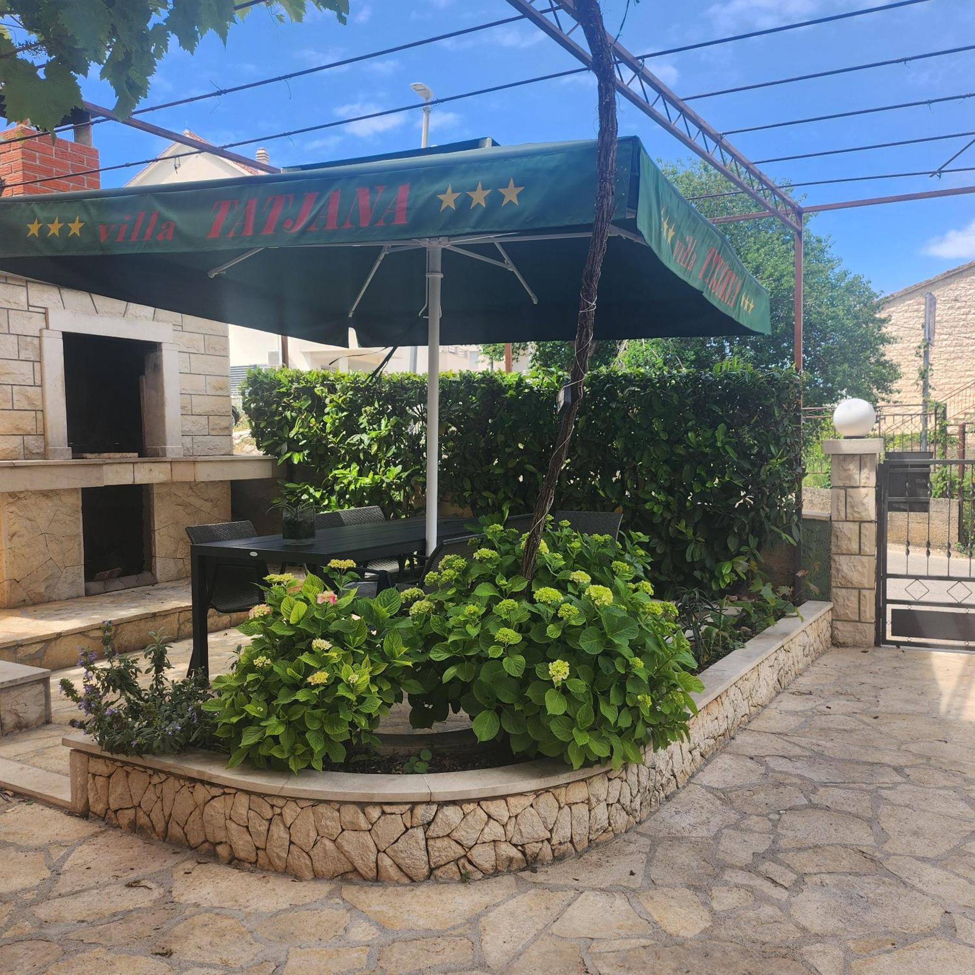 Rooms & Studio Villa Tatjana Supetar Exterior photo