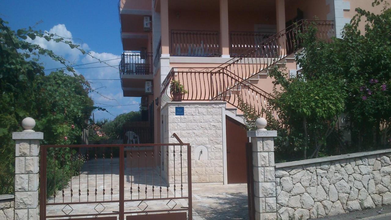 Rooms & Studio Villa Tatjana Supetar Exterior photo